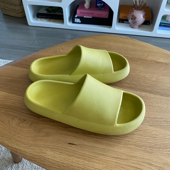 Amazon cloud slippers - Picture 2 of 3